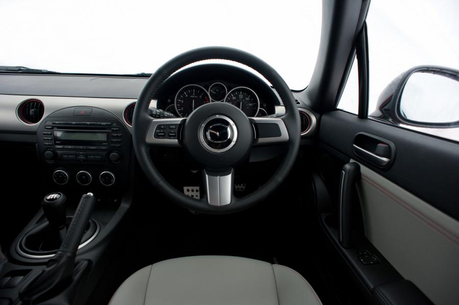  Mazda MX-5 Kuro 2012 года  (UK) (фото 7 из 54)